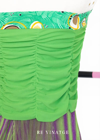 太陽下的草地綠平口上衣7