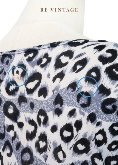 灰黑色小豹紋垂墜領上衣12