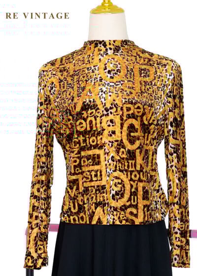 狂熱派對金豹字母絨布上衣7