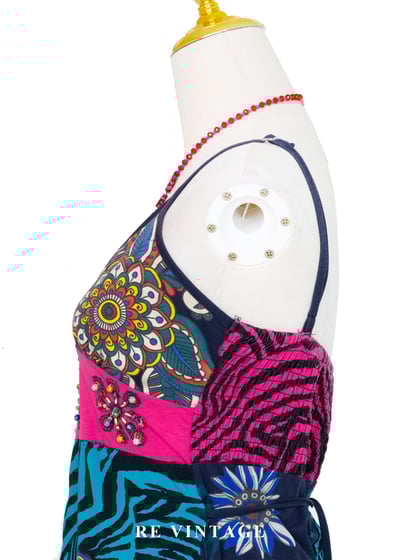 『歐洲寶貝』霓虹迴聲狂歡派對細肩帶洋裝11