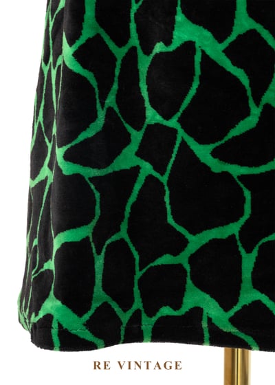 螢光綠長頸鹿紋絨布迷你洋裝6