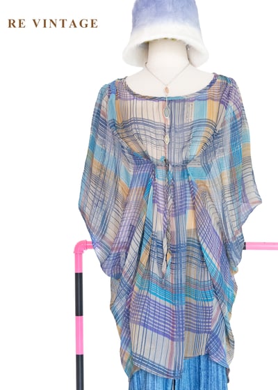 幻彩光影格子輕盈罩衫上衣1