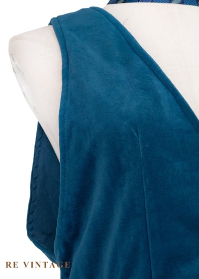 海藍色剪裁俐落絨布背心5