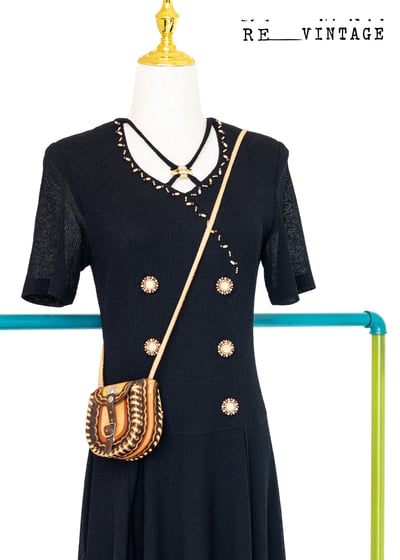 小花木釦鬆餅格布料黑色長洋裝2