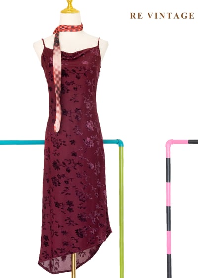 夜宴紅影浮雕花卉細肩帶洋裝1