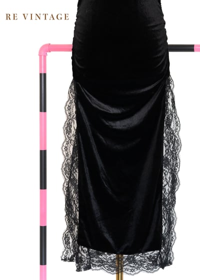 絲絨光澤蕾絲細肩帶洋裝5