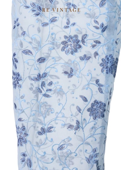 淡藍冰霜小花透膚上衣6