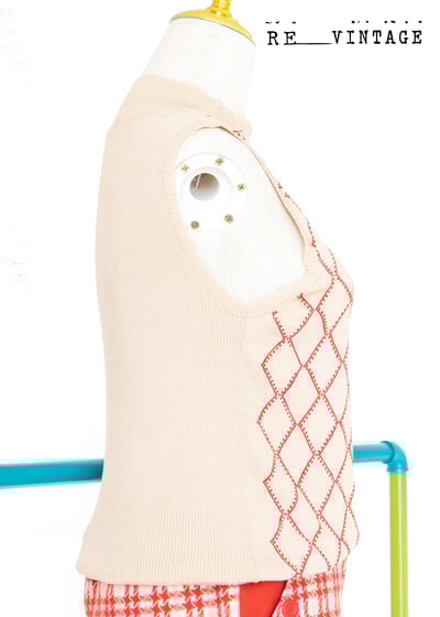 紅紅菱格米白色針織上衣8