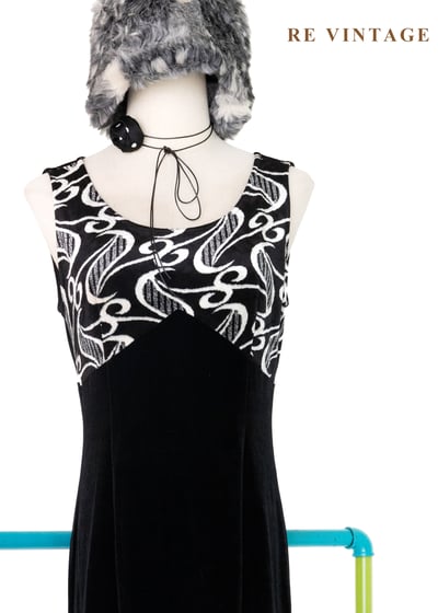 夜色裡的銀白神秘圖騰長洋裝6