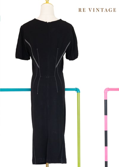 黑底白線結構感貼身洋裝12