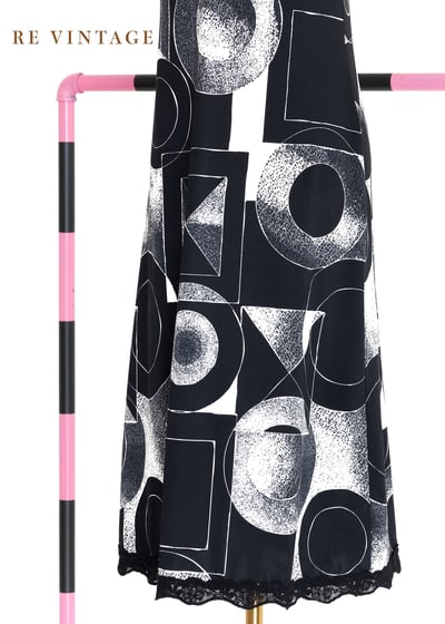 『歐洲寶物』黑與白幾何圖形pixelated印花細肩帶洋裝3