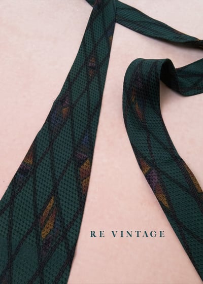 森林深處的幾何殘影領帶1