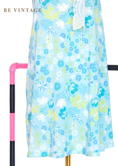 清涼薄荷藍轉動的小花細肩帶洋裝4