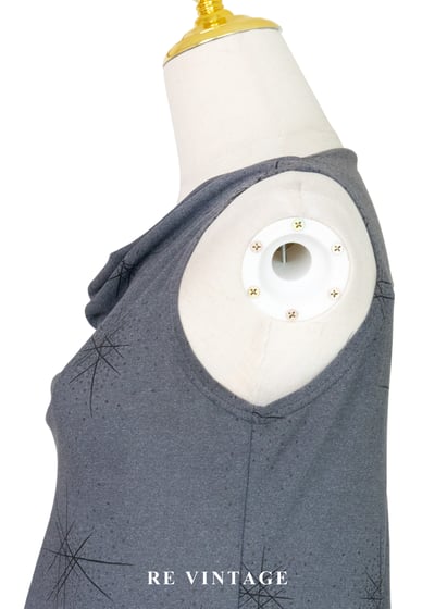 星芒印花垂墜領無袖上衣8