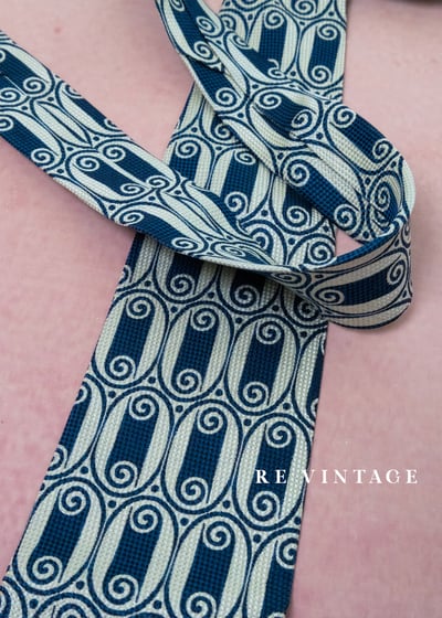 深藍螺旋式的記憶迴圈領帶9