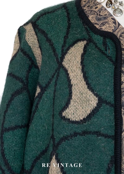 溫暖の苔綠幾何線條針織外套4