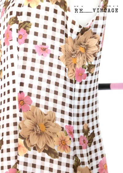 巧克力小格紋粉紅小花中長版洋裝6