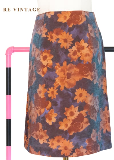 向日葵與玫瑰綻放在藍紫光中短裙（25"）1