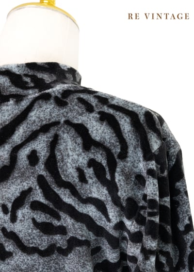 厚磅の黑色虎紋絨布上衣10