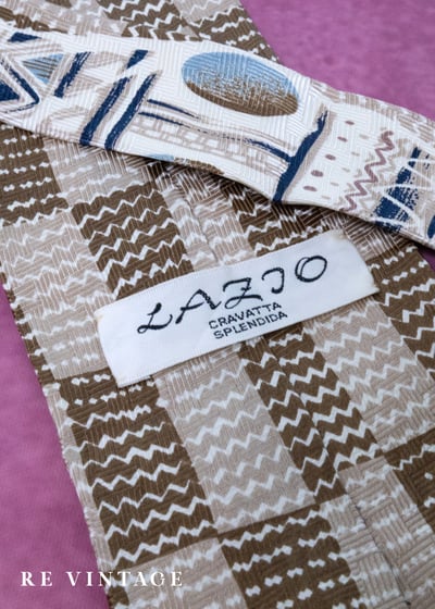 藍釉淘氣雕刻領帶4