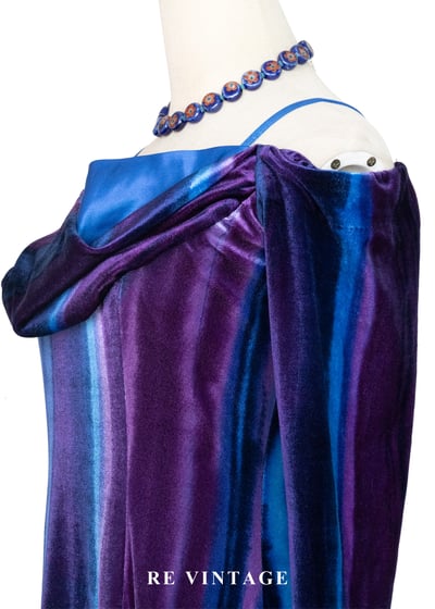 極光極限 - 迷幻漸層線條垂墜領長洋裝10