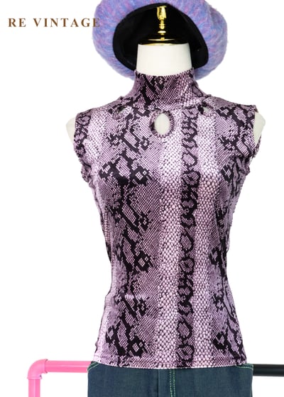 紫光蛇紋冷冽高領簍空絨布背心6