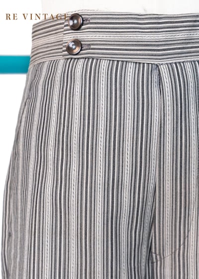 質感單品 - 淺灰色線條直筒褲（25.5"）5