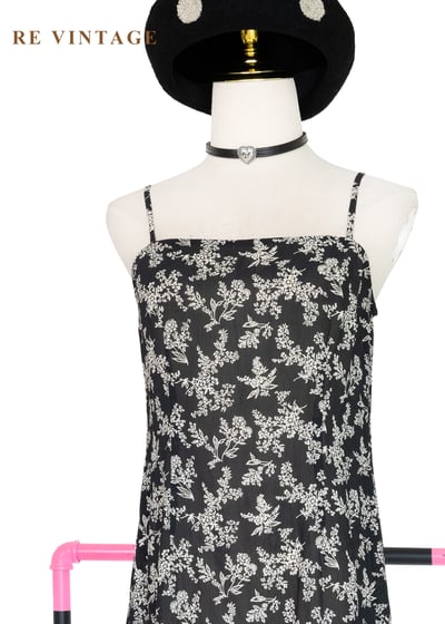 黑夜碎花拼蕾絲細肩帶洋裝3