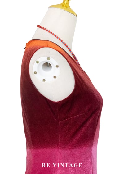 粉紅餘光中的溫柔絨布洋裝8