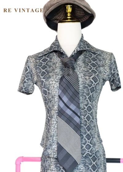 套裝上衣 - 冷灰調蛇紋野性上衣1
