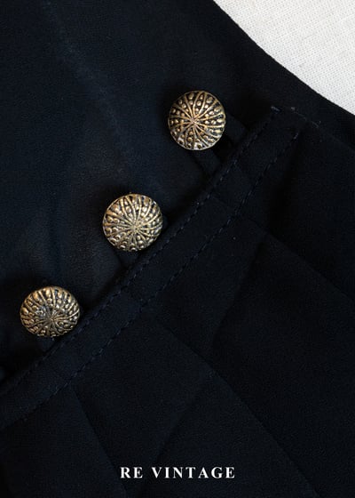 流動微光 - 金釦垂墜感雪紡上衣8