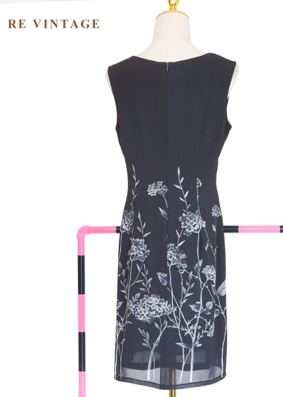 浪漫的白色野花深灰短洋裝10