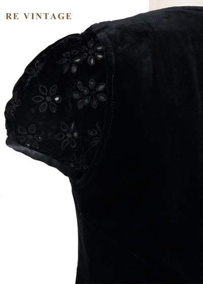 刻畫在夢裡的黑色小花上衣9