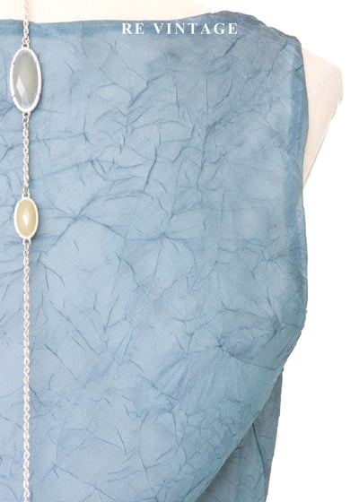 柔和慵懶天空藍垂墜領背心9