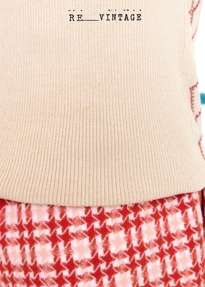 紅紅菱格米白色針織上衣10