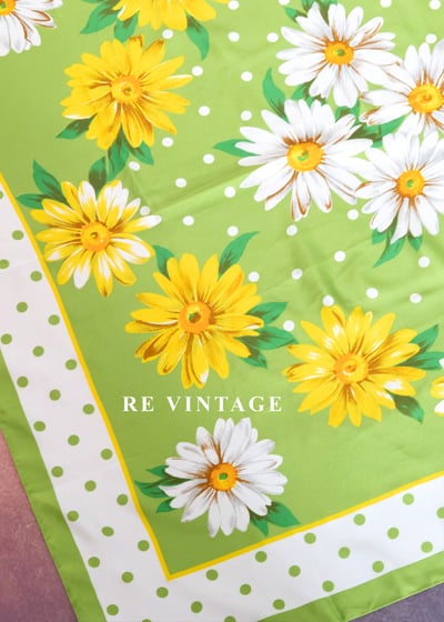 檸檬草地野餐趣絲巾9