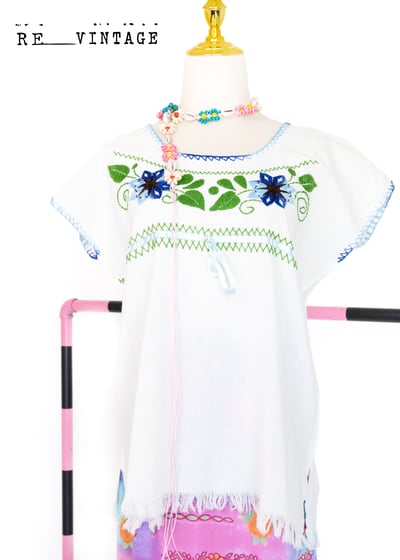 『紐約寶物』刺繡藍小花棉質上衣1