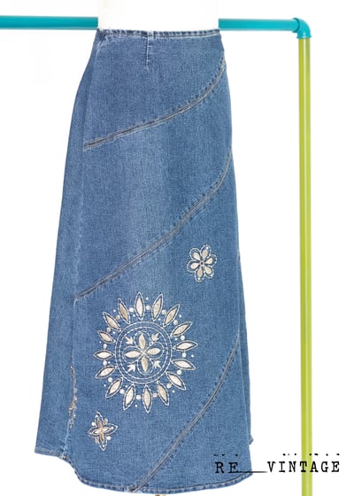 刺繡小花牛仔Ａ字中長裙6