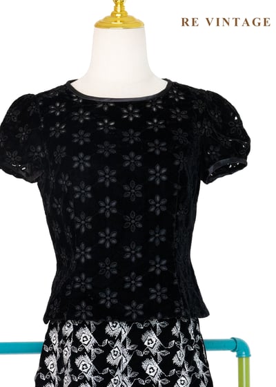 刻畫在夢裡的黑色小花上衣1