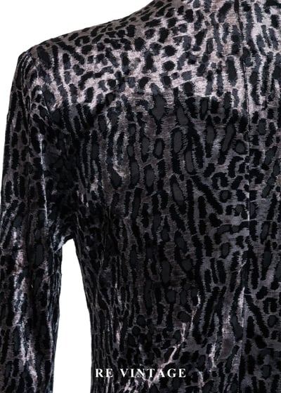 午夜獵場 - 非對稱領口抓皺豹紋迷你絨布洋裝14