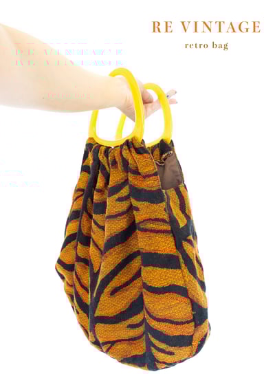 一個黃橘色有個性的復古包4