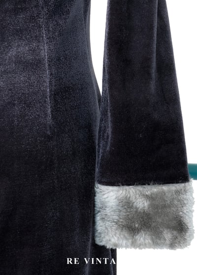 深冬劇場深灰光澤絨布長洋裝15