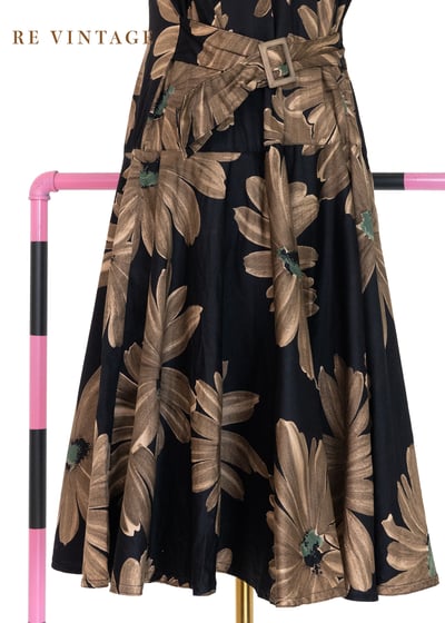 褐色大花黑底復古洋裝14
