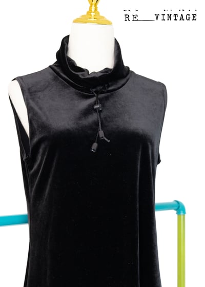 黑色絨布高領連身洋裝6