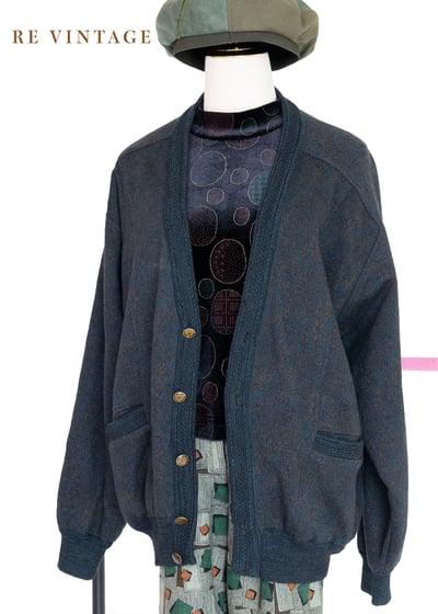 低調的綠棕色大理石紋路針織外套1