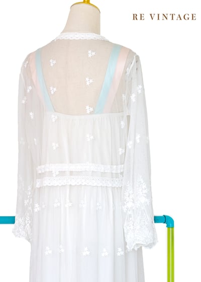 Muted Ivory 小花蕾絲長版罩衫13