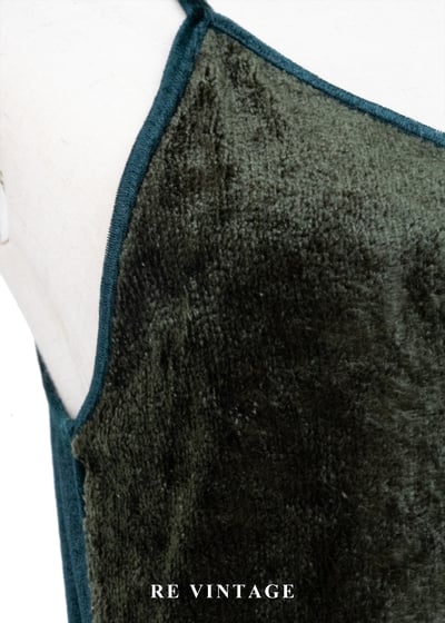 質感單品 - 柔霧深綠與苔綠光影細肩長洋裝8