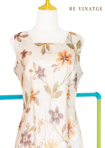 漂亮壓花米白色夏日洋裝3