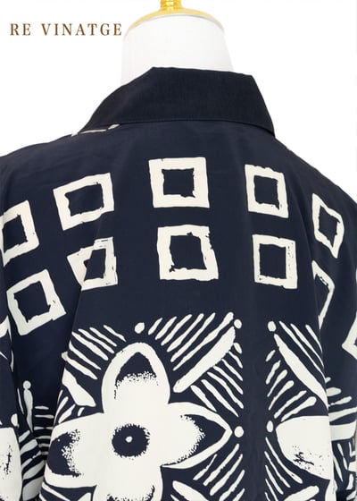 Dark Navy 米黃花花長袖襯衫10