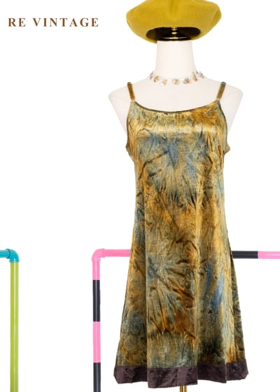 溫暖迷幻金黃綠絨布細肩帶洋裝1